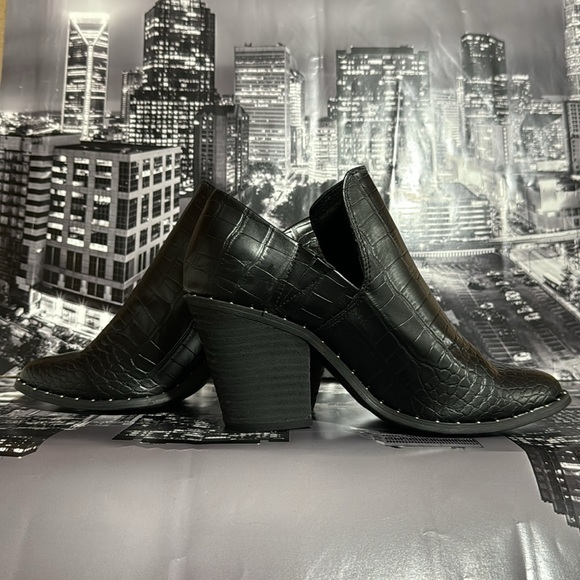 Very G Ankle Boots - Picture 5 of 6